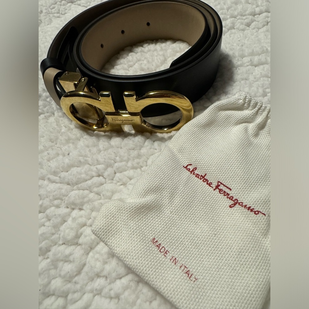SALVATORE FERRAGAMO WOMENS REVEARSIBLE BELT BLACK & BEIGE